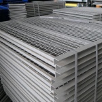 Gebruikte JH Esmena palletstelling 3000x1900x1100mm (hxbxd) - 3 niveaus + grijze draadroosters aanbouwsectie
