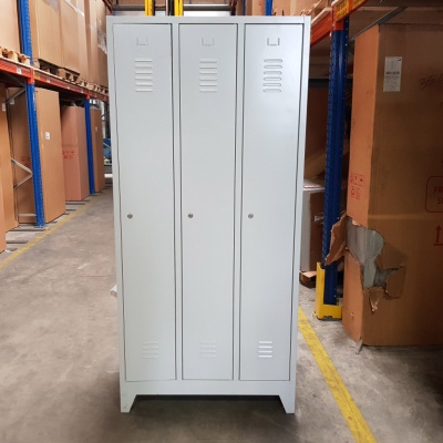 3-deurs garderobekast 1900x890x500 mm (hxbxd) grijs op poten sleufventilatie hangoogsluiting - schade